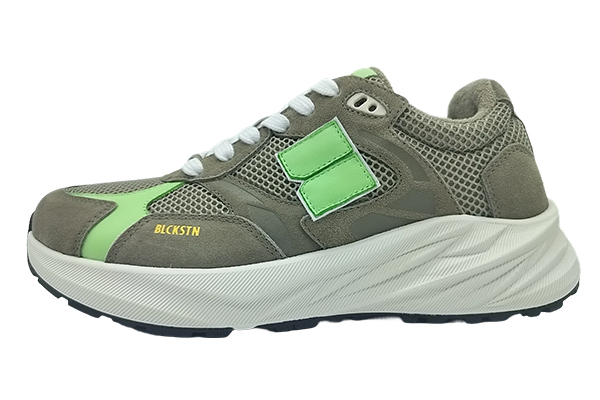 How can sports shoes make you feel like you are walking in a cool breeze with a comfortable and breathable upper?